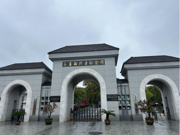 缅怀革命先烈 传承红色基因——中联智能物流党支部参与主题祭扫活动